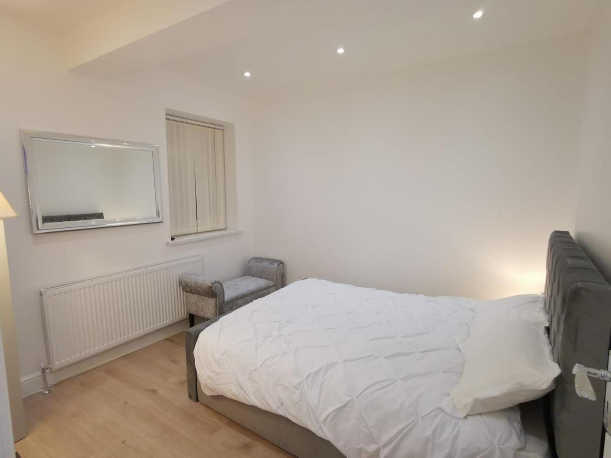 Three Bedroom Modern Apartment By Luton Airport And Luton Station Bagian luar foto