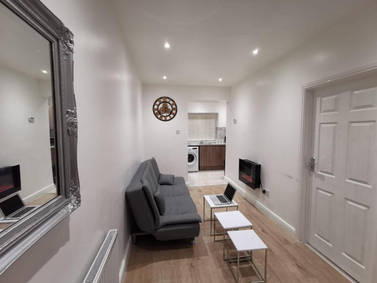 Three Bedroom Modern Apartment By Luton Airport And Luton Station Bagian luar foto