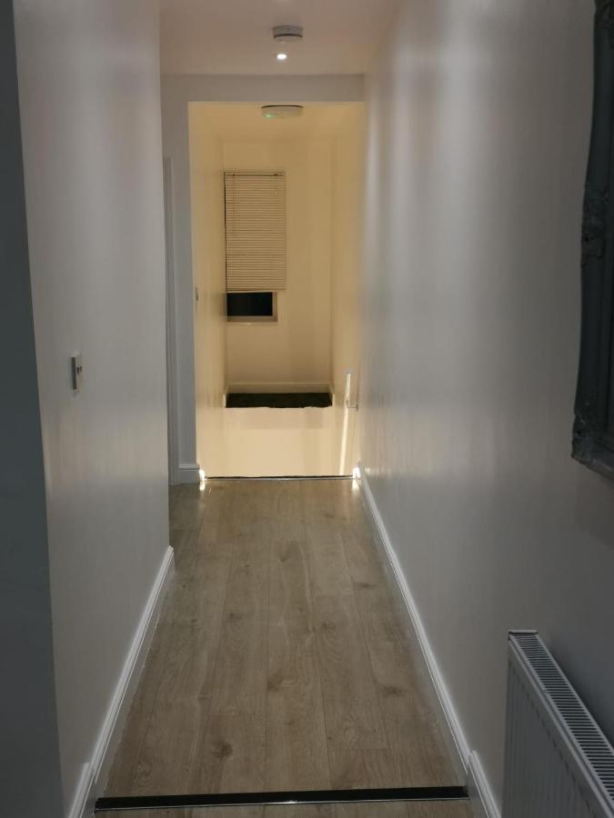 Three Bedroom Modern Apartment By Luton Airport And Luton Station Bagian luar foto