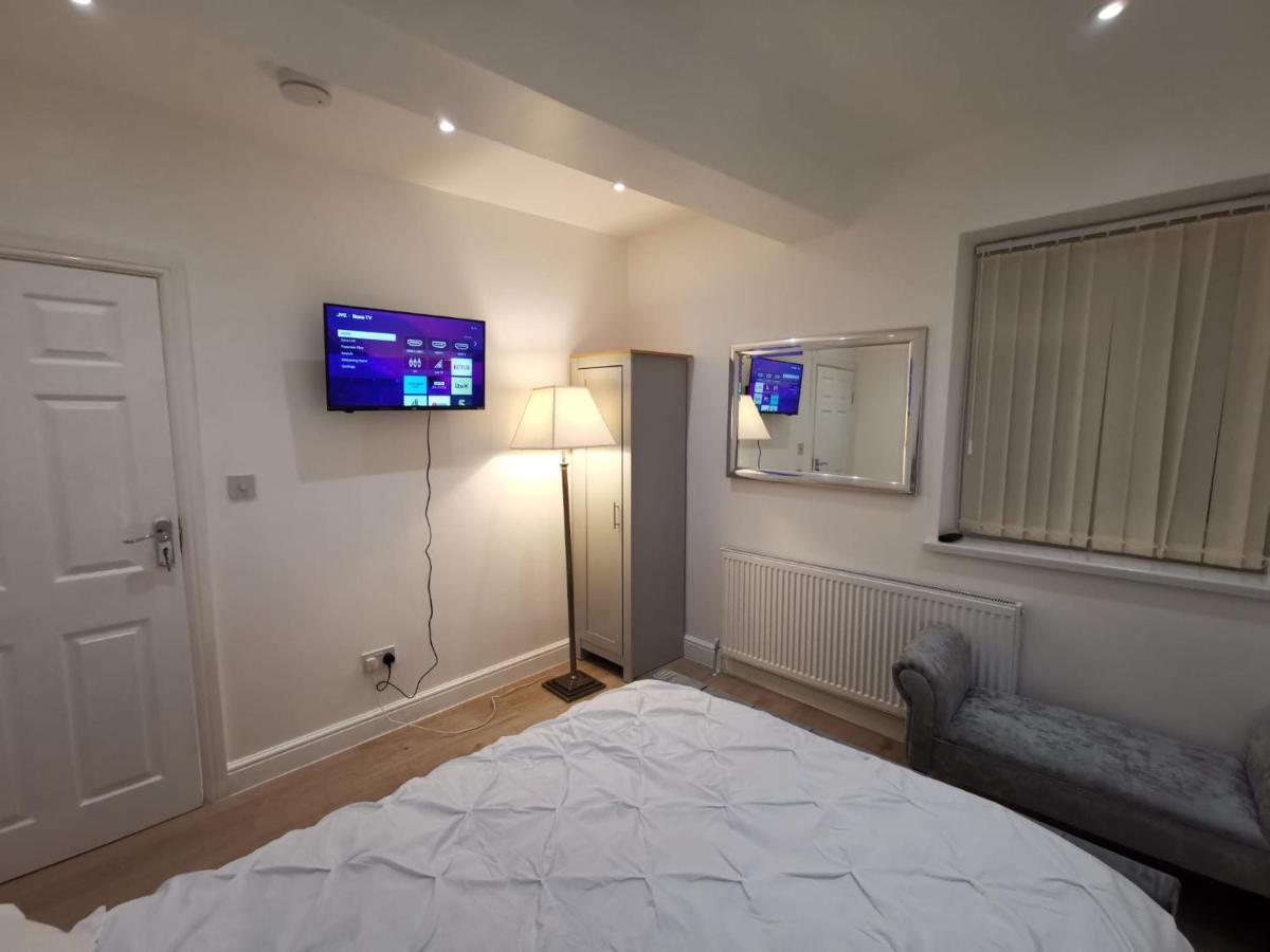 Three Bedroom Modern Apartment By Luton Airport And Luton Station Bagian luar foto