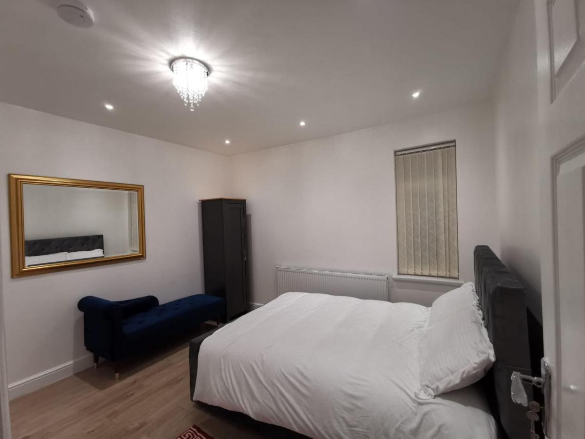 Three Bedroom Modern Apartment By Luton Airport And Luton Station Bagian luar foto
