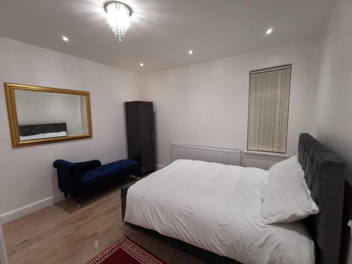 Three Bedroom Modern Apartment By Luton Airport And Luton Station Bagian luar foto