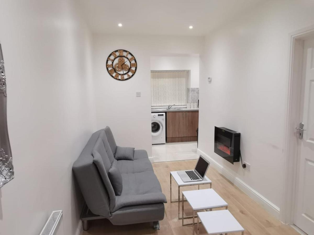 Three Bedroom Modern Apartment By Luton Airport And Luton Station Bagian luar foto