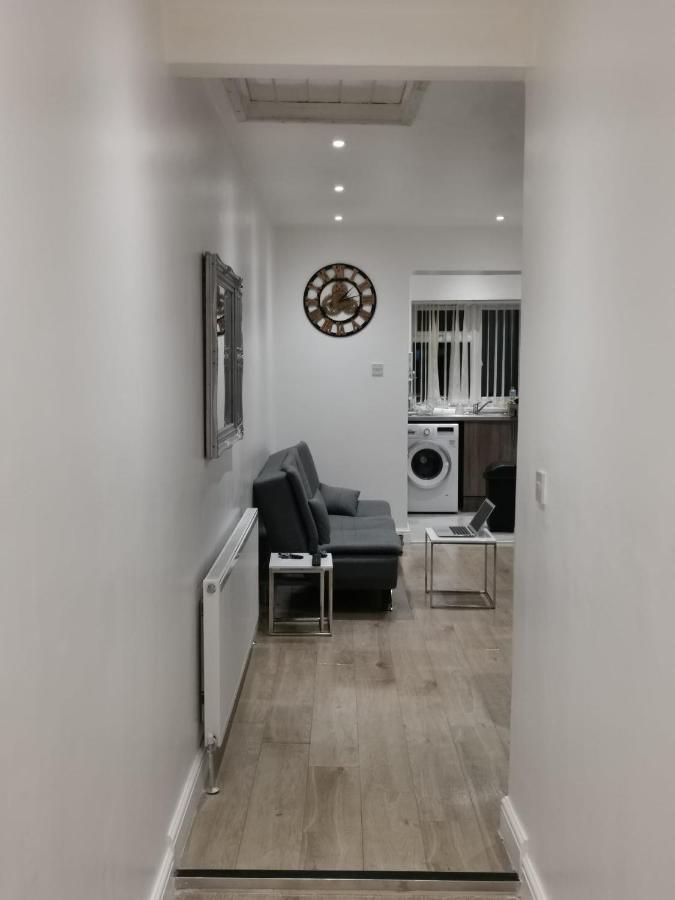 Three Bedroom Modern Apartment By Luton Airport And Luton Station Bagian luar foto